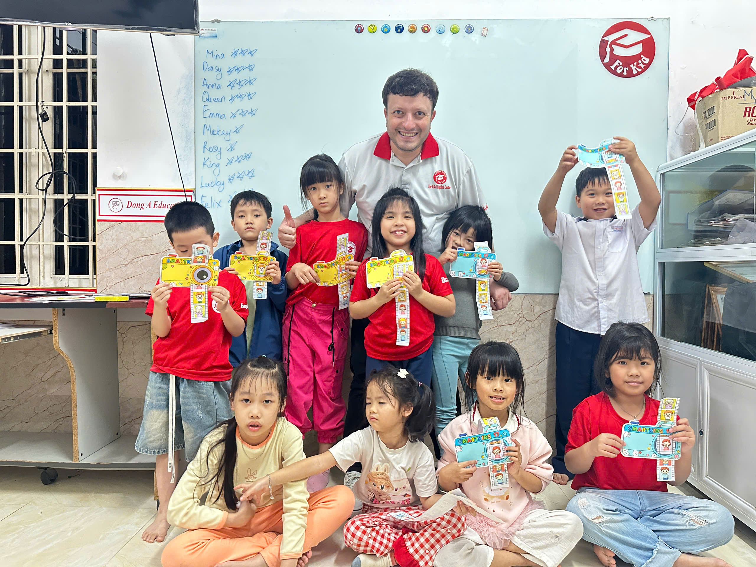 Giáo viên David tại trung tâm For Kid